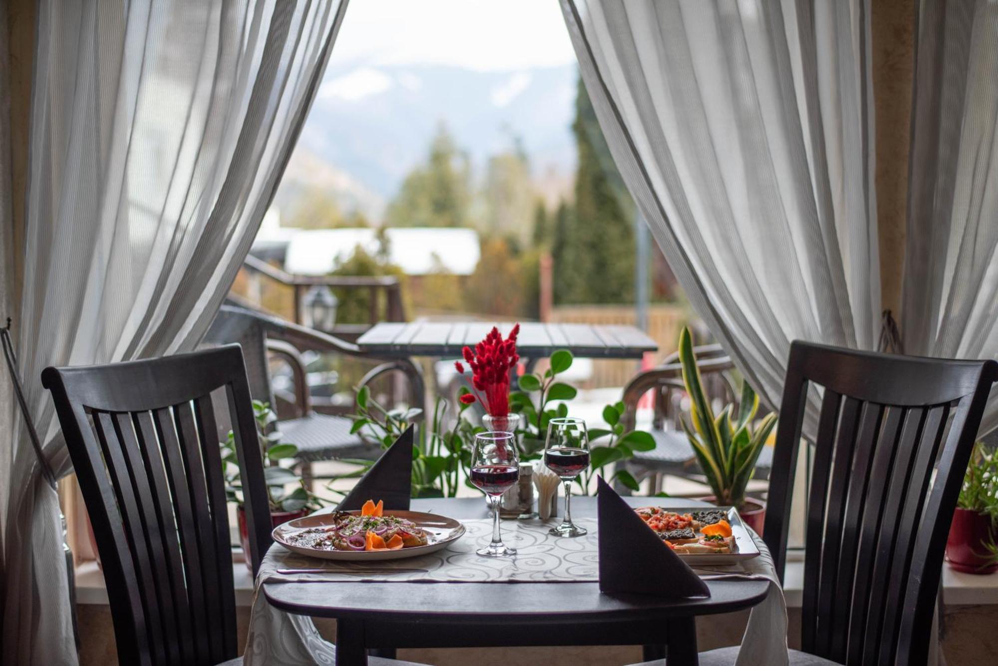 Hotel Marea Neagra Sinaia Exteriör bild