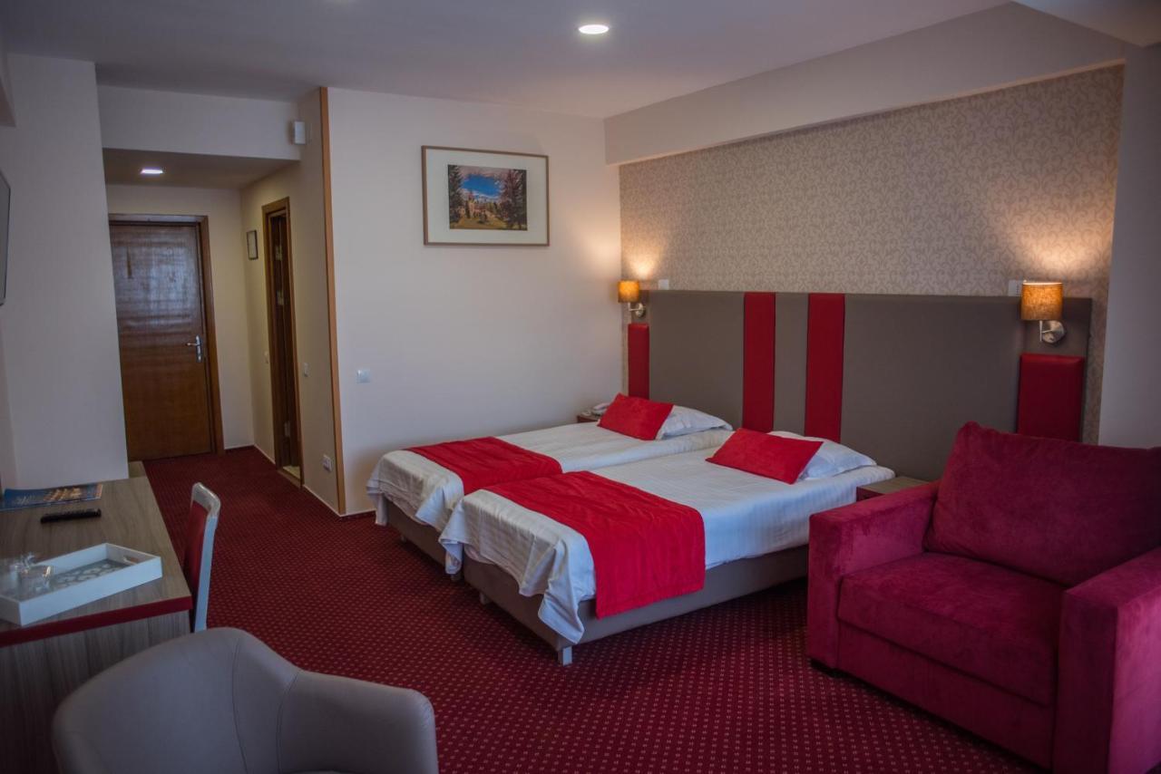 Hotel Marea Neagra Sinaia Exteriör bild